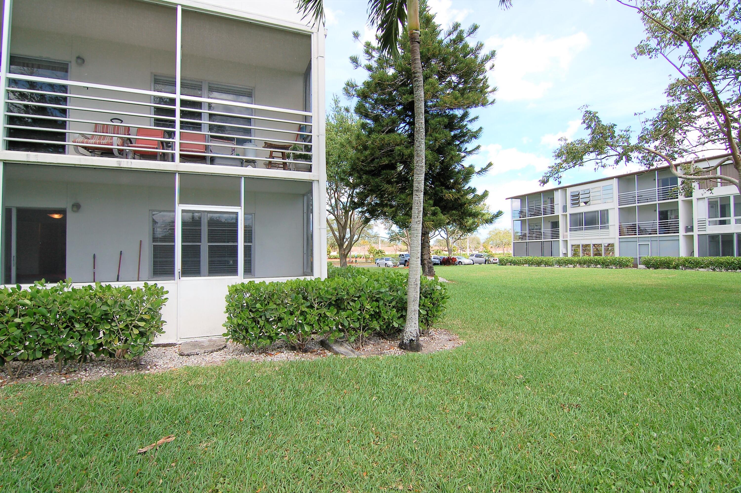 547 Mansfield M, Unit 547 Boca Raton, FL 33434 - Photo 10 of 25 BACK VIEW