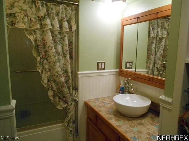 17 Parrish Road Conneaut, OH 44030 - Photo 12 of 18 FULL BATHROOM