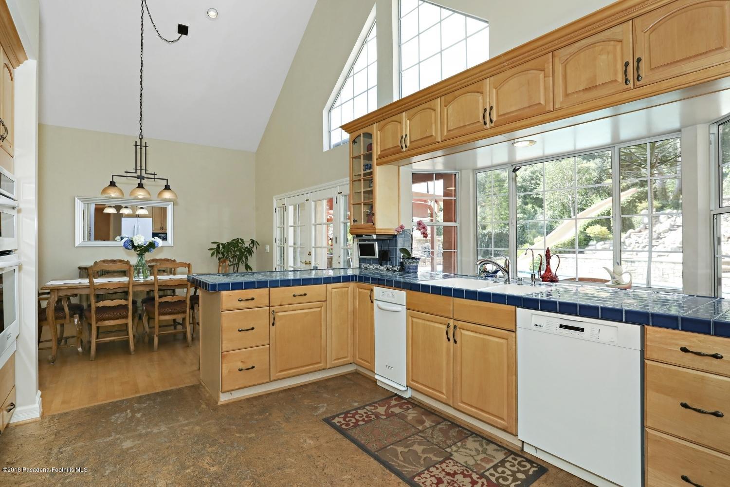 4932 Viro Road La Canada Flintridge, CA 91011 - Photo 11 of 39 11