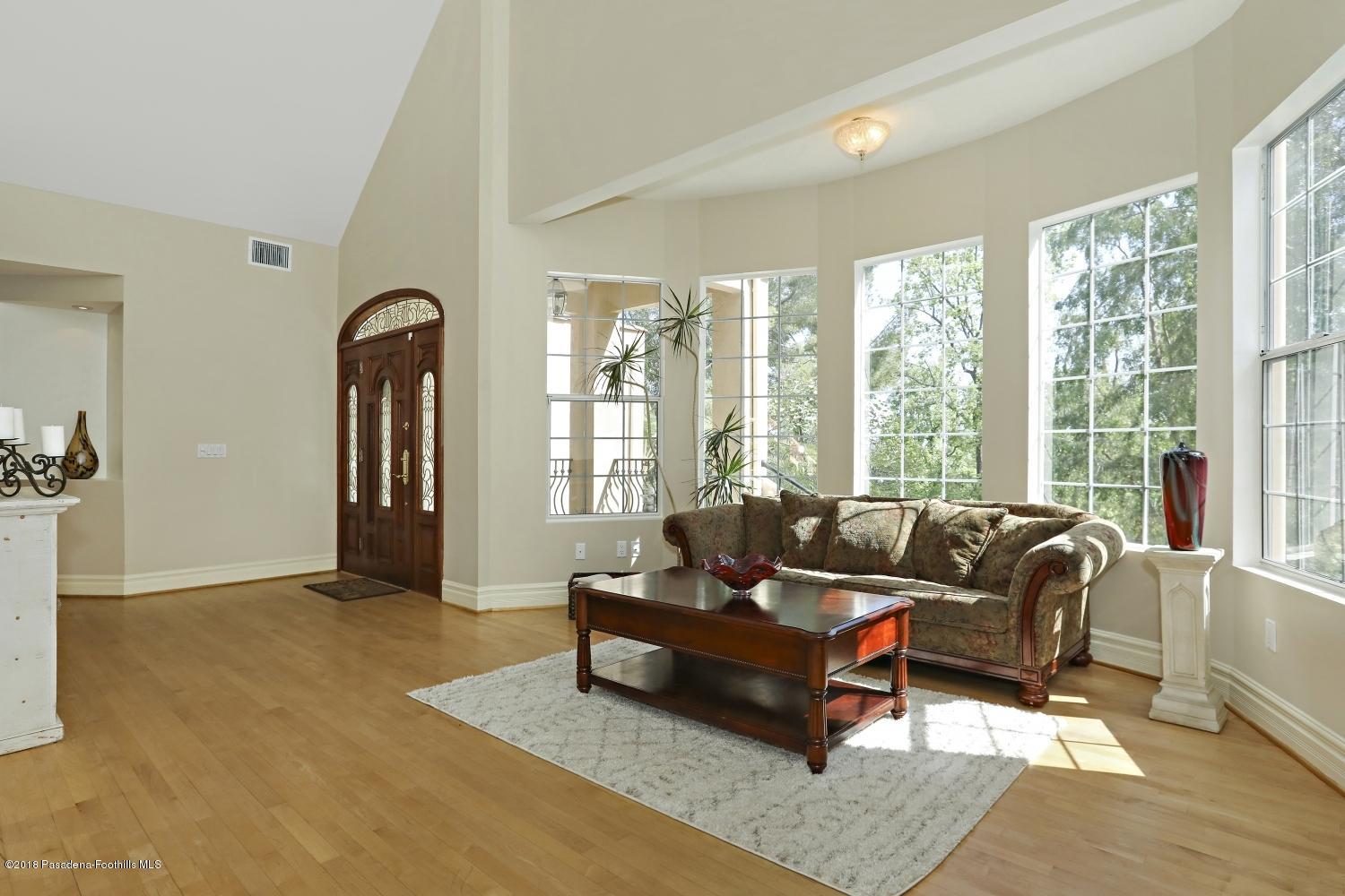 4932 Viro Road La Canada Flintridge, CA 91011 - Photo 5 of 39 05