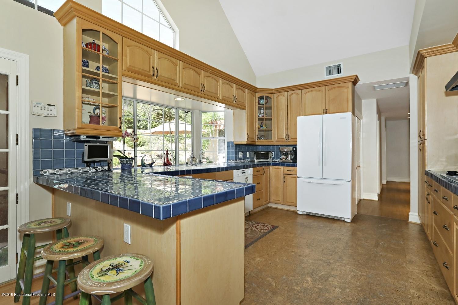 4932 Viro Road La Canada Flintridge, CA 91011 - Photo 10 of 39 10