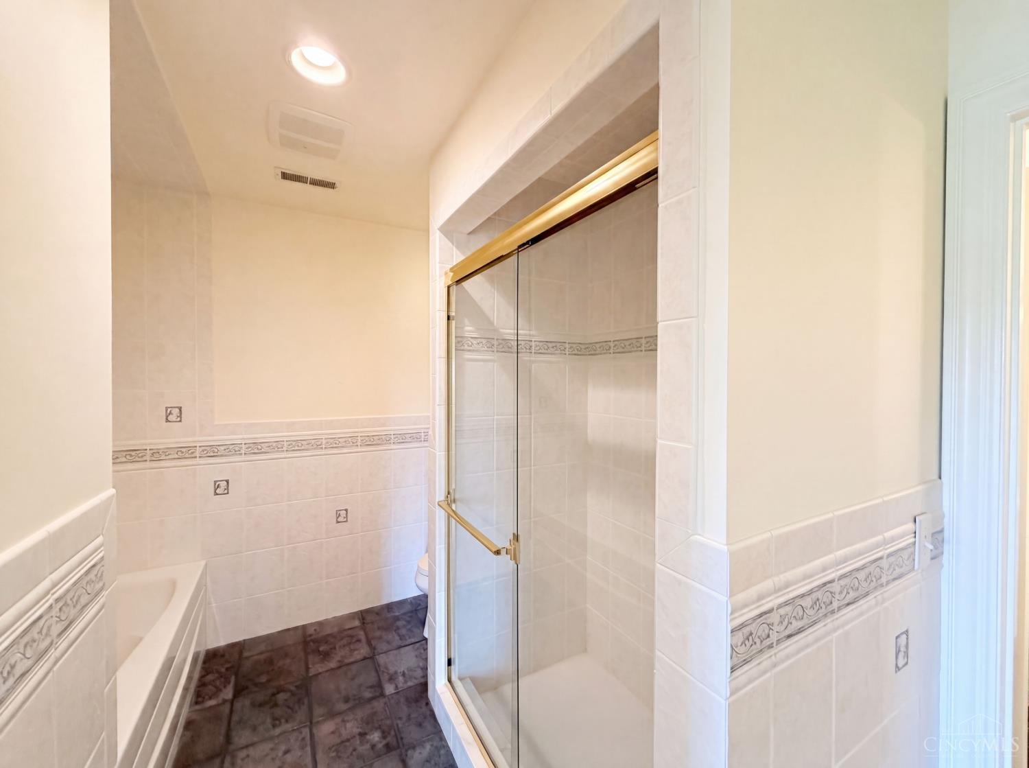7087 Bridgetown Road Cincinnati, OH 45248 - Photo 22 of 35