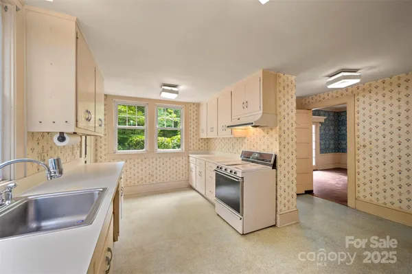 $815,000 | 93 Villa Barbara Lane, Tryon, NC 28782