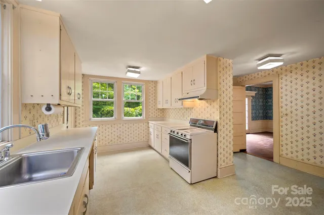 $870,000 | 93 Villa Barbara Lane, Tryon, NC 28782