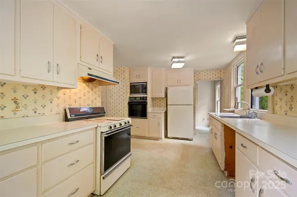 $815,000 | 93 Villa Barbara Lane, Tryon, NC 28782