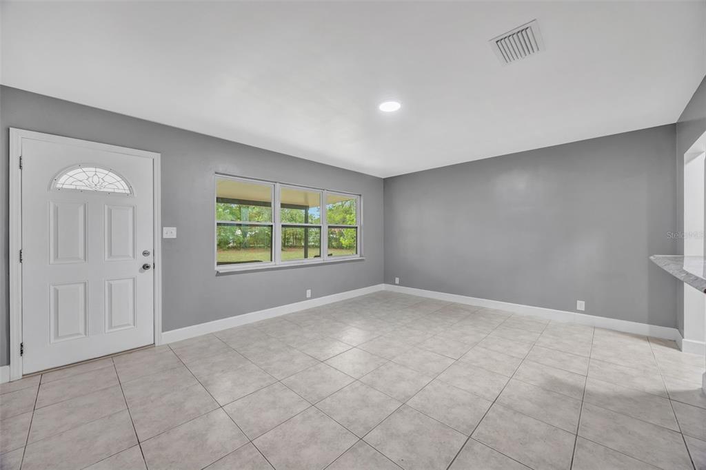 308 South Kingsway Road Seffner, FL 33584 - Photo 8 of 31