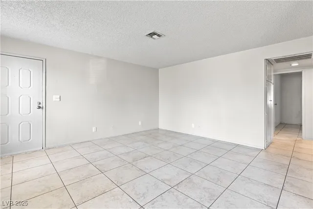$1,400 | 4988 Newport Cove Drive, Unit A, Las Vegas, NV 89119