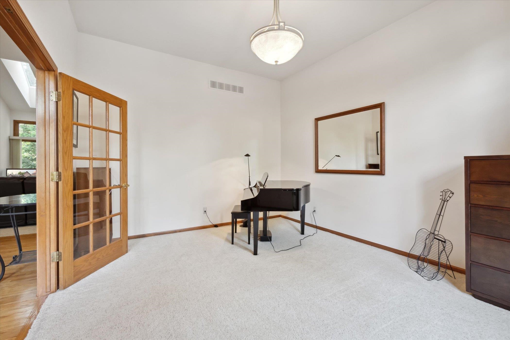 1033 Bloomview Circle Rochester, MI 48307 - Photo 5 of 44 50113392-6.JPG