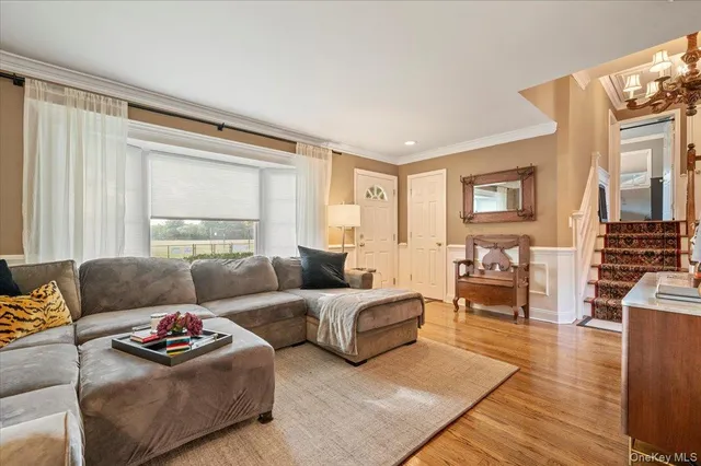 $1,275,000 | 9 Flint Lane, Jericho, NY 11753