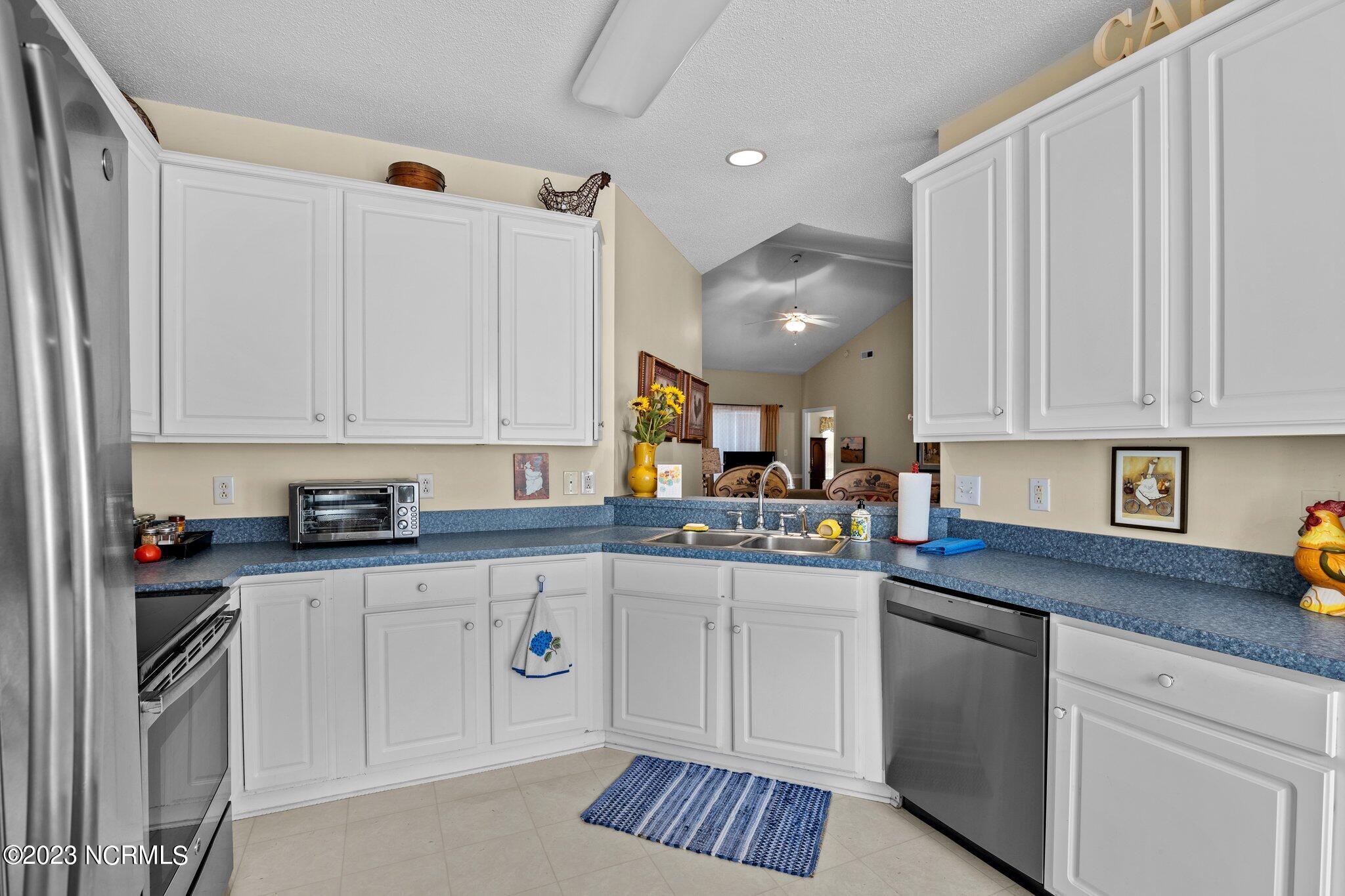 103 Neuchatel Road New Bern, NC 28562 - Photo 15 of 49 Kitchen Space
