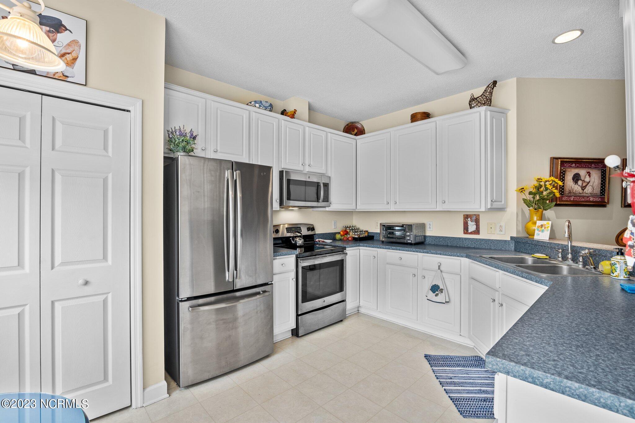 103 Neuchatel Road New Bern, NC 28562 - Photo 16 of 49 Kitchen Space