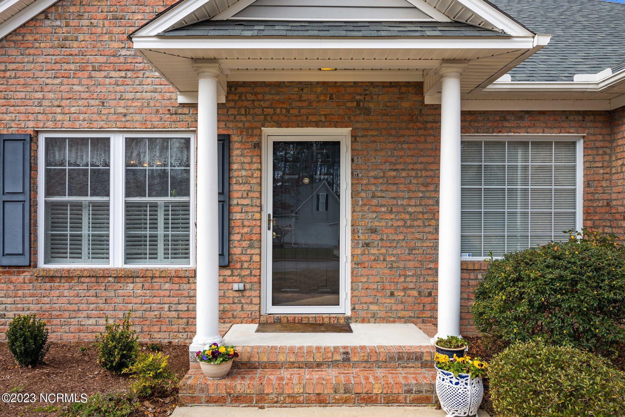 103 Neuchatel Road New Bern, NC 28562 - Photo 3 of 49 3-web-or-mls-2I3A0003 (1)