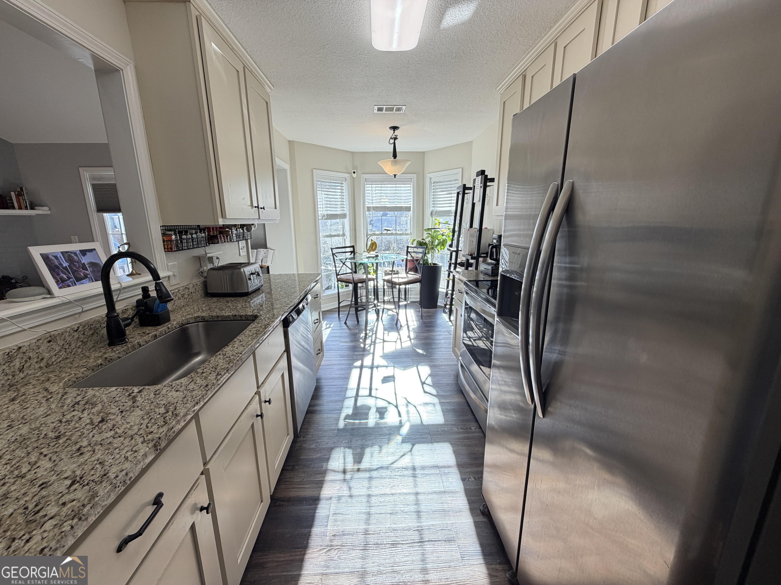 107 Westchester Circle Dublin, GA 31021 - Photo 9 of 22 a kitchen with stainless steel appliances granite countertop a sink stove and cabinets