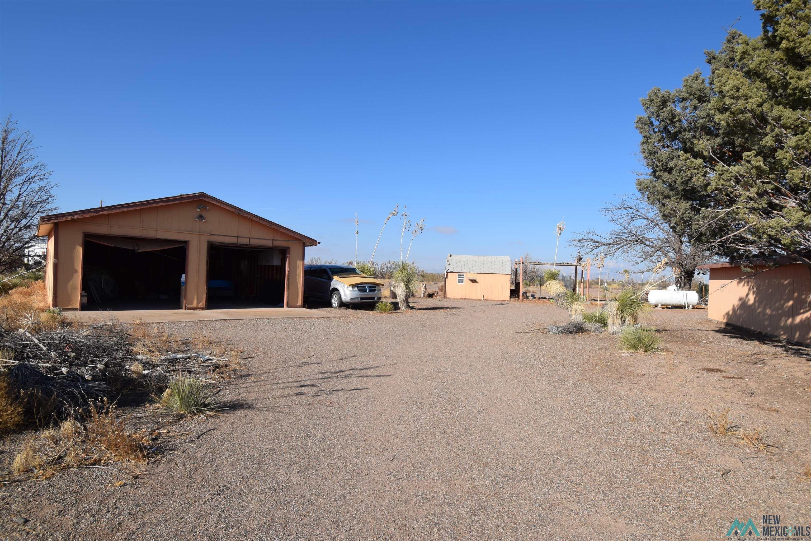 1865 Sunshine Road Southwest Deming, NM 88030 - Photo 4 of 35 Gallery Image 4
