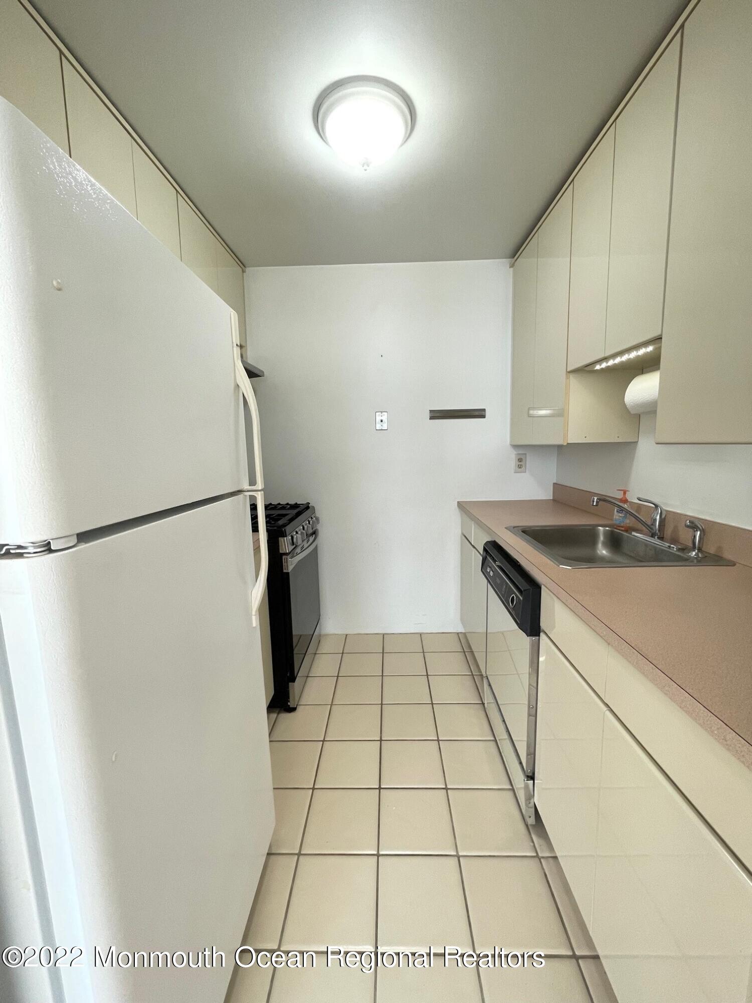 100 1st Street, Unit 10 Keyport, NJ 07735 - Photo 4 of 26 ZZZ
