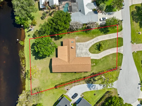 $595,000 | 903 Southwest Willow Lane, Palm City, FL 34990