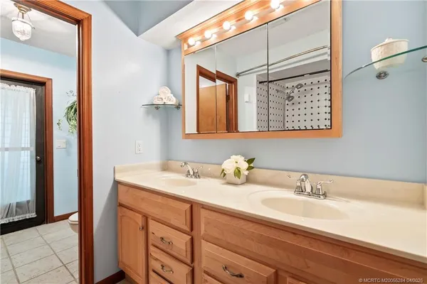 $595,000 | 903 Southwest Willow Lane, Palm City, FL 34990