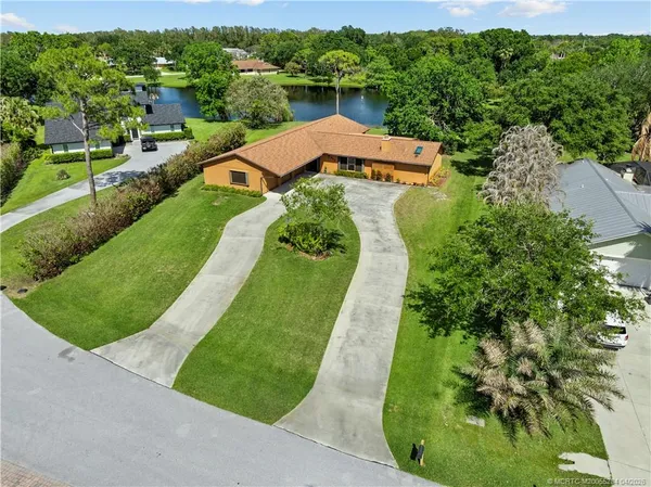 $595,000 | 903 Southwest Willow Lane, Palm City, FL 34990