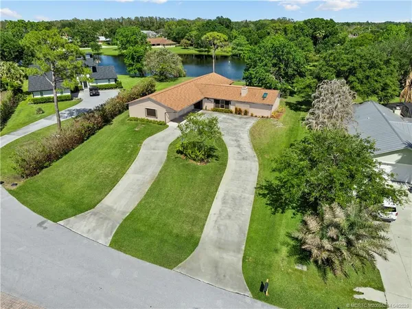 $595,000 | 903 Southwest Willow Lane, Palm City, FL 34990