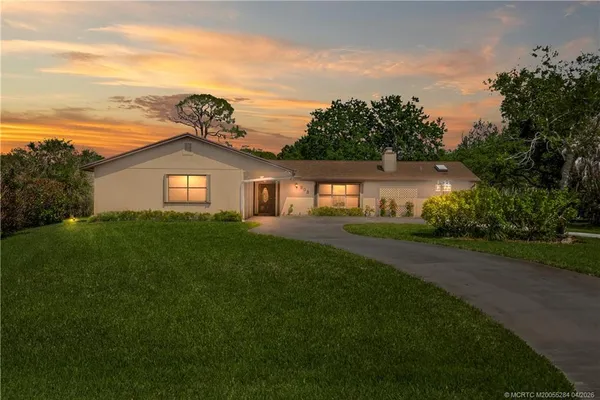 $595,000 | 903 Southwest Willow Lane, Palm City, FL 34990