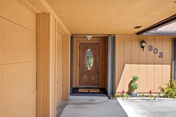 $595,000 | 903 Southwest Willow Lane, Palm City, FL 34990