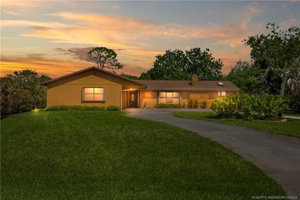 $595,000 | 903 Southwest Willow Lane, Palm City, FL 34990