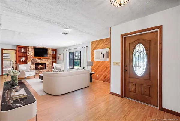 $595,000 | 903 Southwest Willow Lane, Palm City, FL 34990