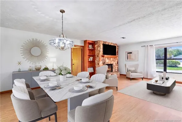 $595,000 | 903 Southwest Willow Lane, Palm City, FL 34990