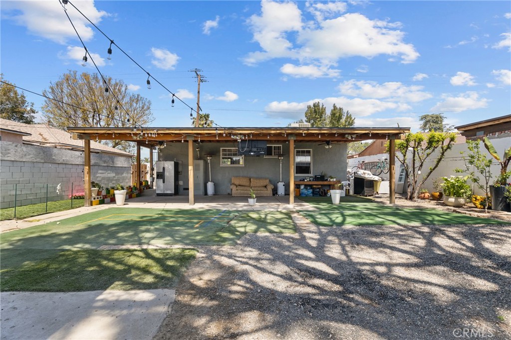 20006 Vanowen Street Winnetka, CA 91306 - Photo 26 of 29 Back yard