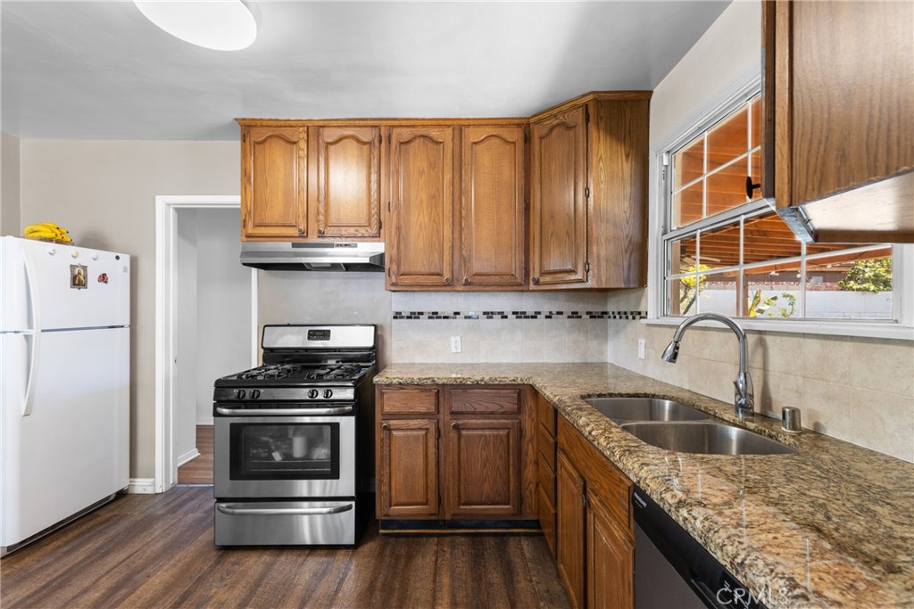 20006 Vanowen Street Winnetka, CA 91306 - Photo 10 of 29