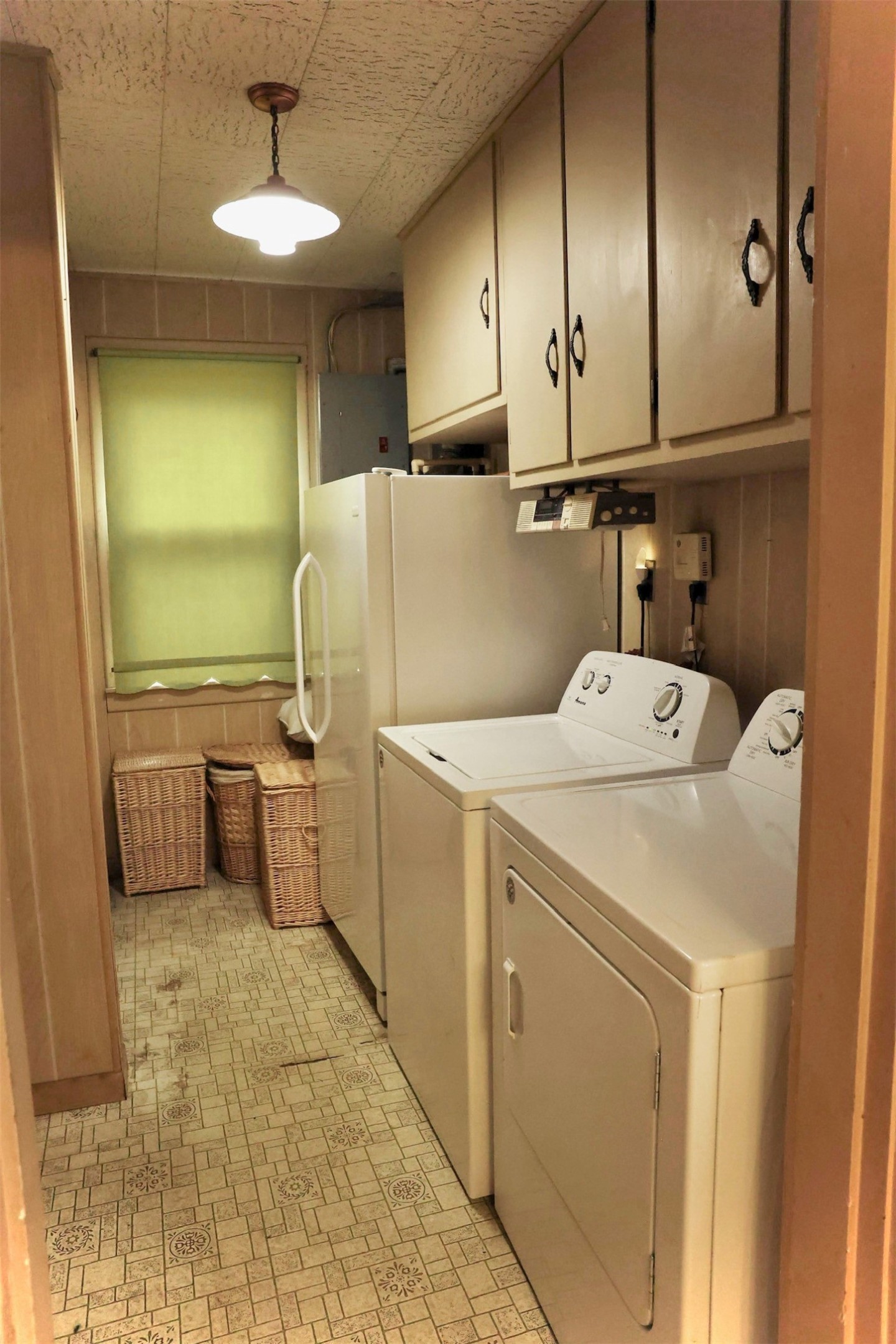 503 State Highway 95 Granger, TX 76530 - Photo 34 of 39 a utility room with washer and dryer
