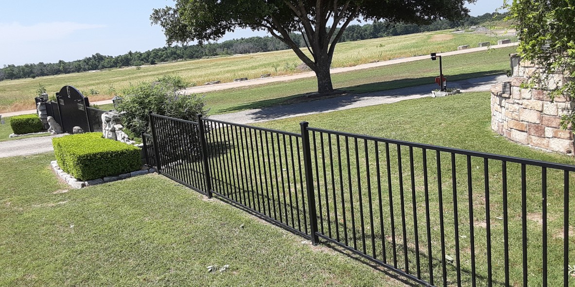 503 State Highway 95 Granger, TX 76530 - Photo 4 of 39 a view of a garden and ocean view