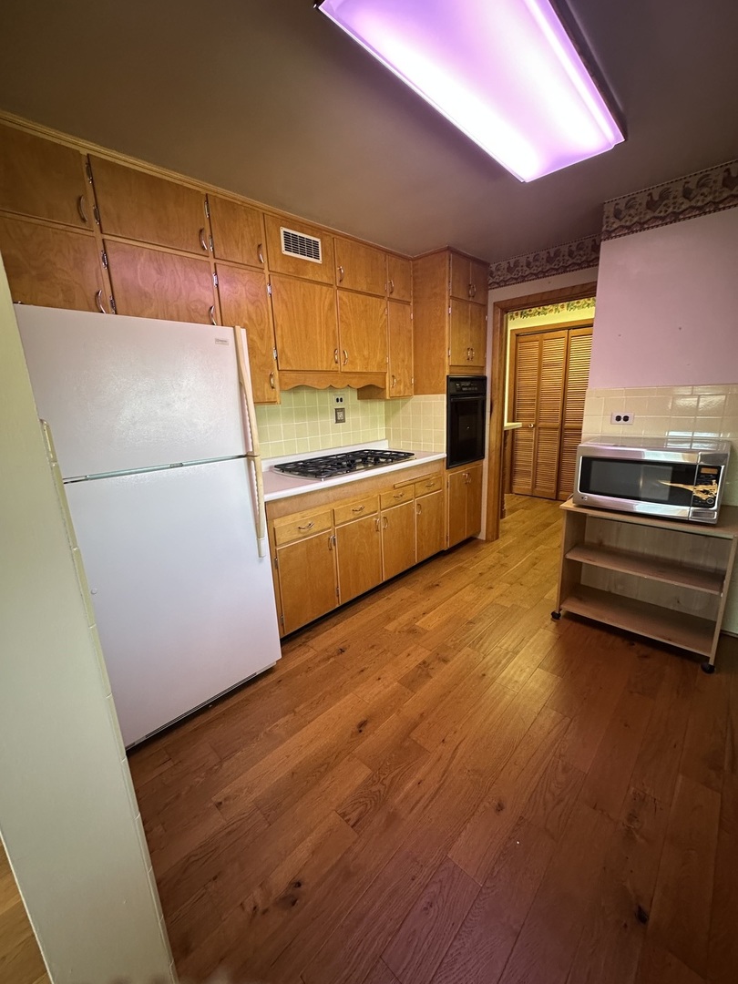 29428 East 500 North Road Le Roy, IL 61752 - Photo 21 of 79 a kitchen with kitchen island a counter top space a stove and a refrigerator