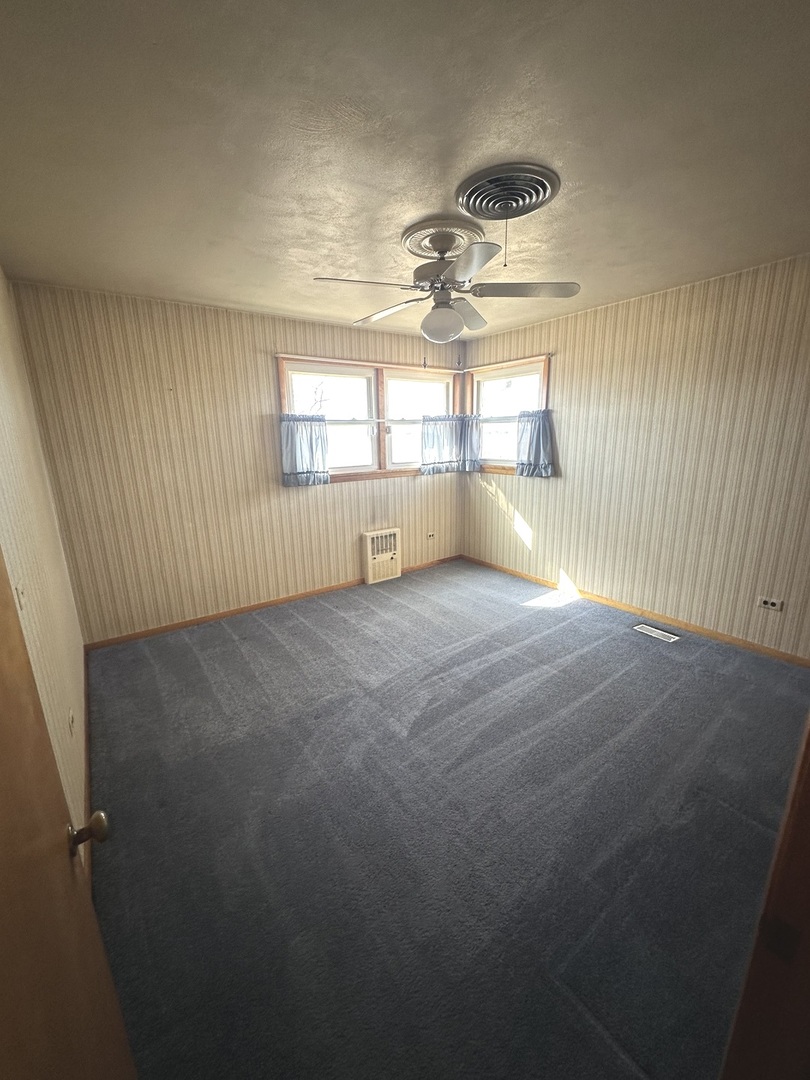 29428 East 500 North Road Le Roy, IL 61752 - Photo 38 of 79 en empty room with a ceiling fan and window
