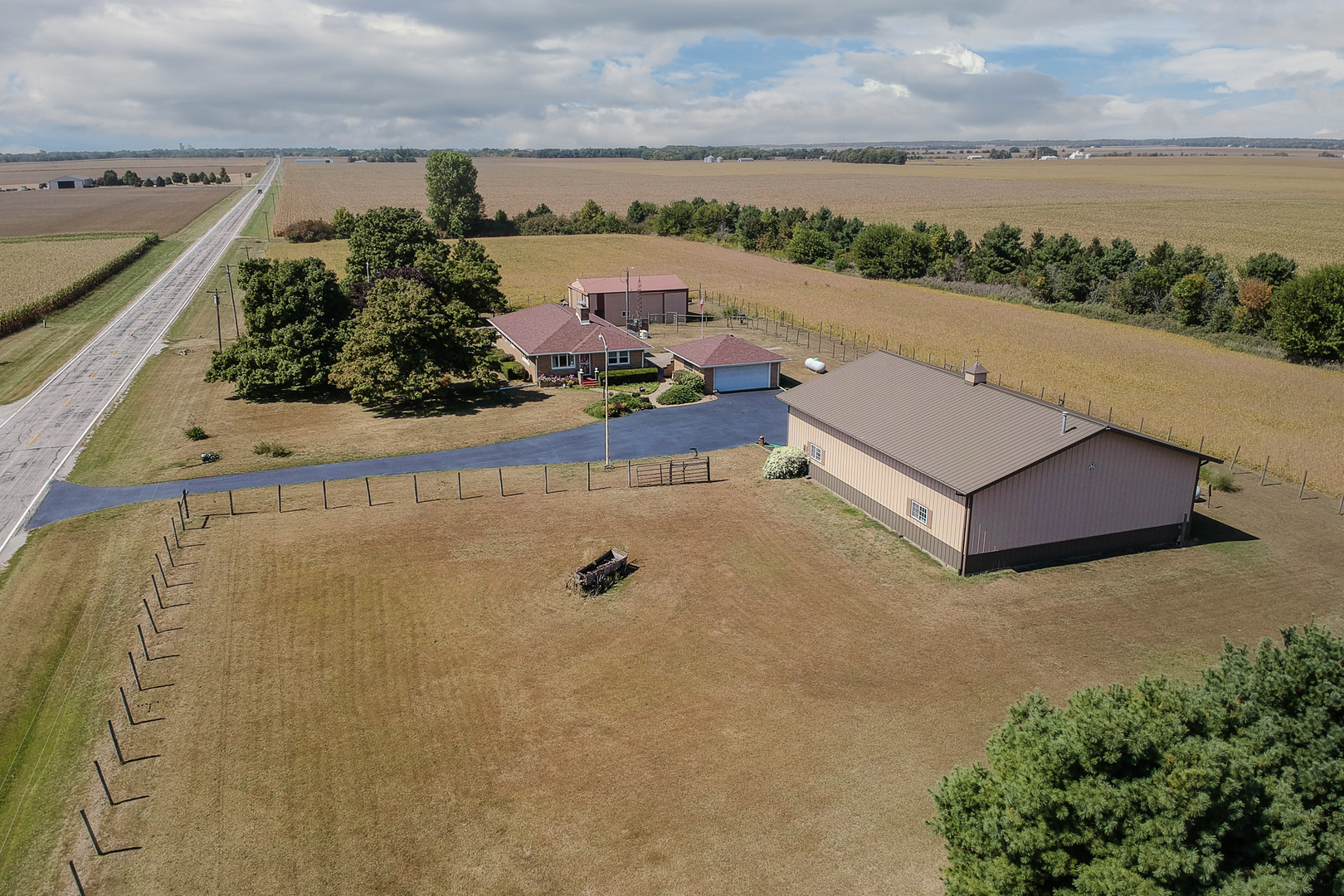 29428 East 500 North Road Le Roy, IL 61752 - Photo 6 of 79 an aerial view of a house with a yard