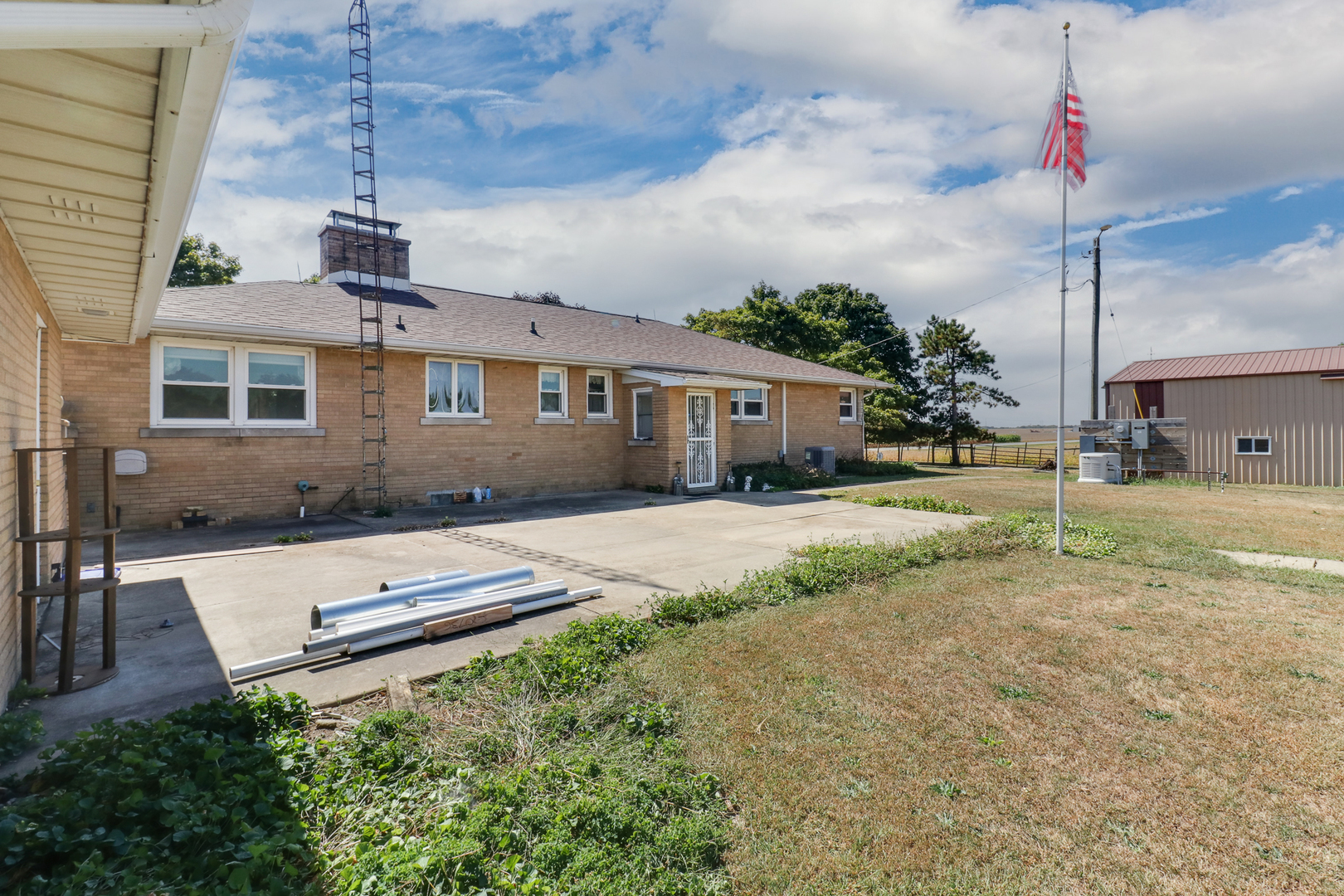 29428 East 500 North Road Le Roy, IL 61752 - Photo 63 of 79 a backyard of a house with table and chairs