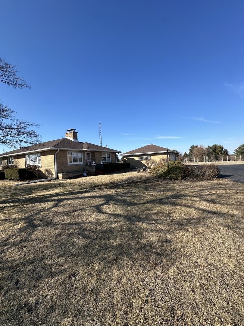 29428 East 500 North Road Le Roy, IL 61752 - Photo 76 of 79 a front view of a house with a yard