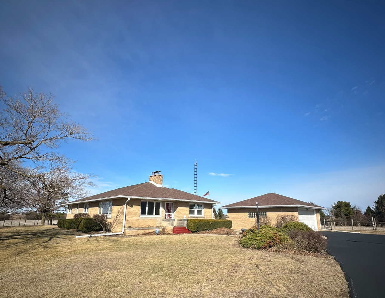 29428 East 500 North Road Le Roy, IL 61752 - Photo 8 of 79 a front view of a house with a yard