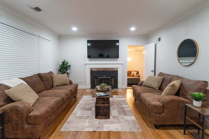 3506 McCorkle Road Memphis, TN 38116 - Photo 3 of 12 a living room with furniture fireplace and a flat screen tv
