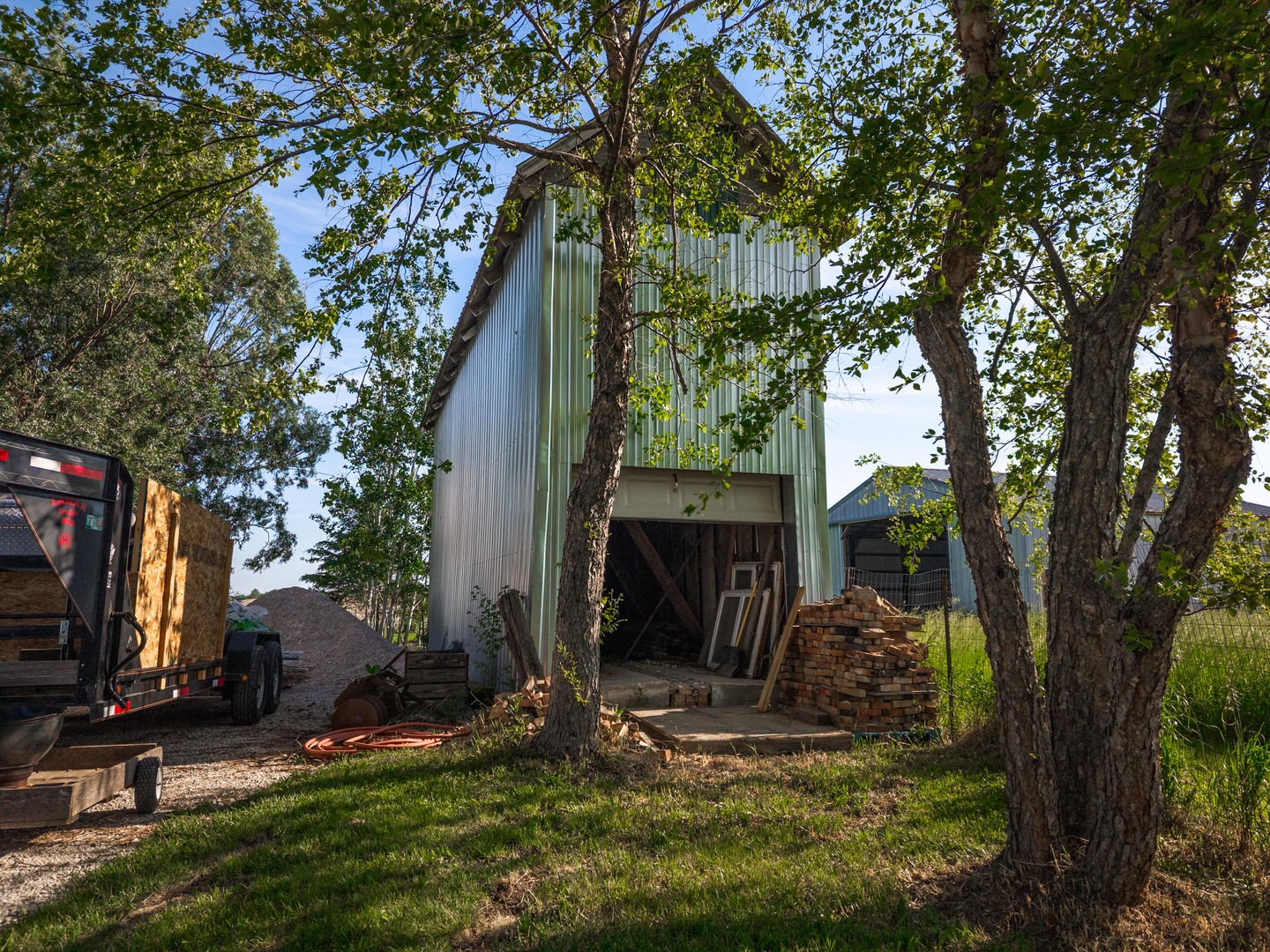 22037 East 2600 N Road Odell, IL 60460 - Photo 56 of 59 a view of a backyard with plants and large tree