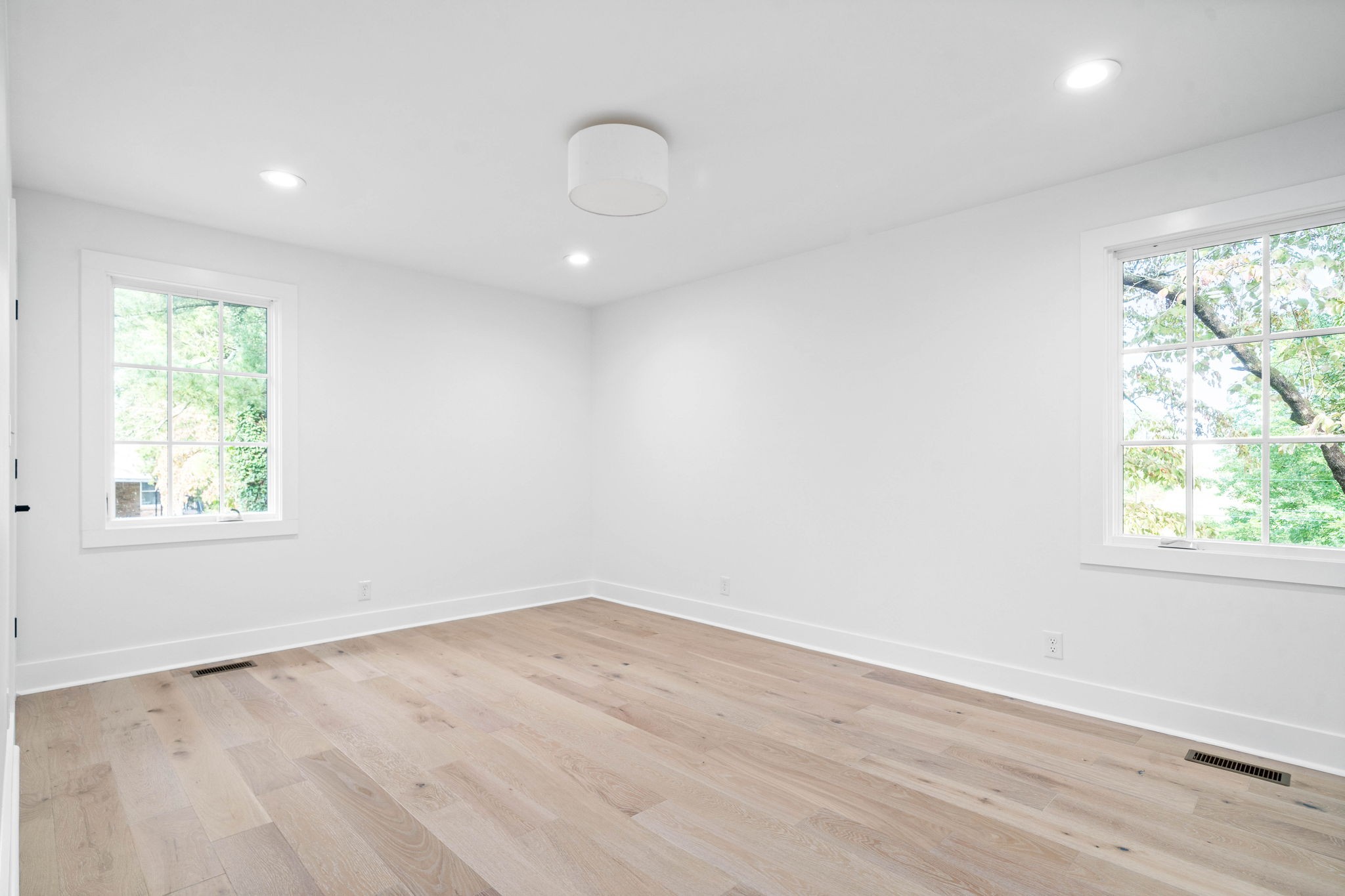 493 Georgetown Road Clarksville, TN 37043 - Photo 17 of 42 an empty room with wooden floor and windows
