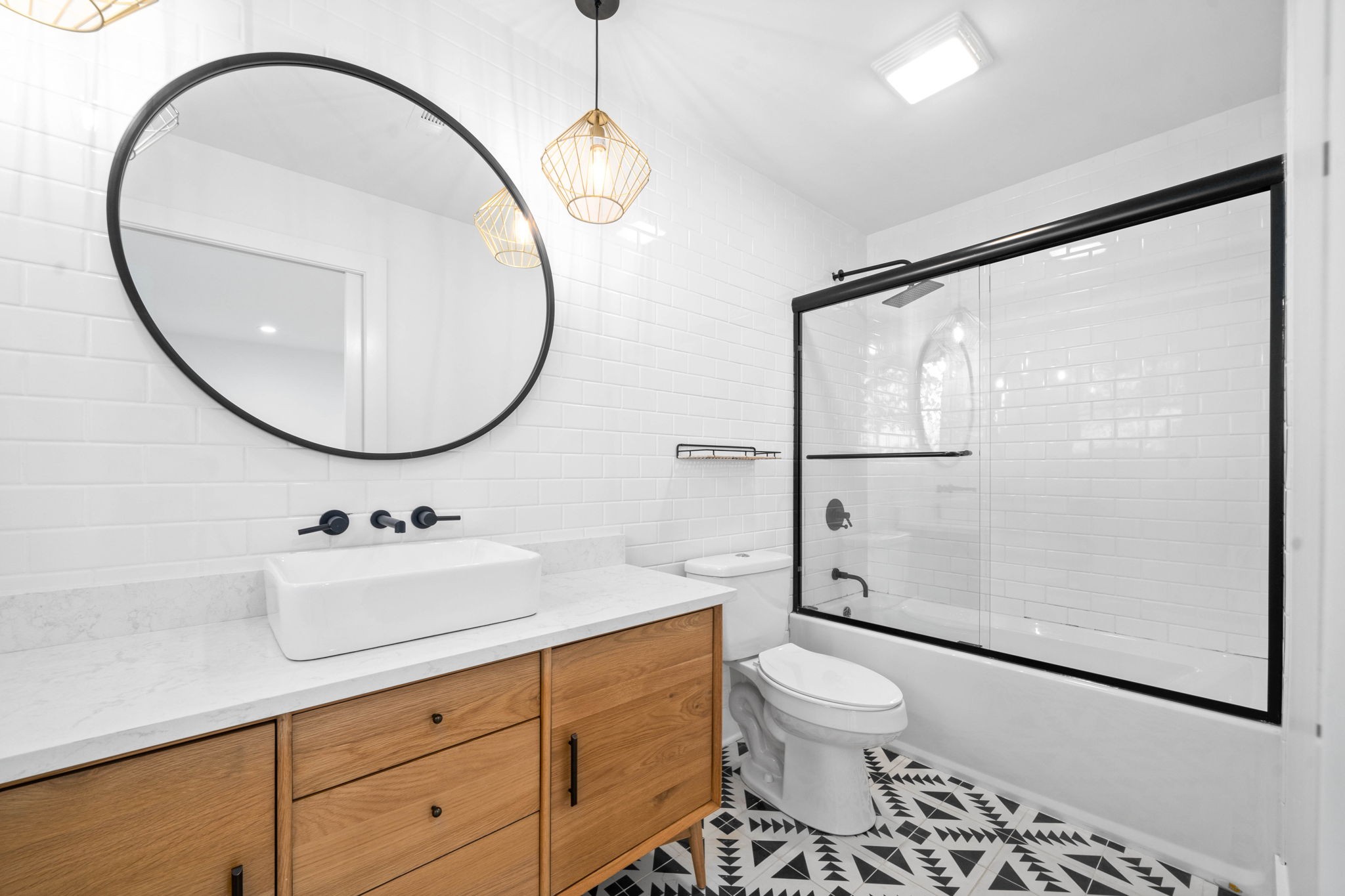493 Georgetown Road Clarksville, TN 37043 - Photo 19 of 42 a bathroom with a toilet a sink and a mirror