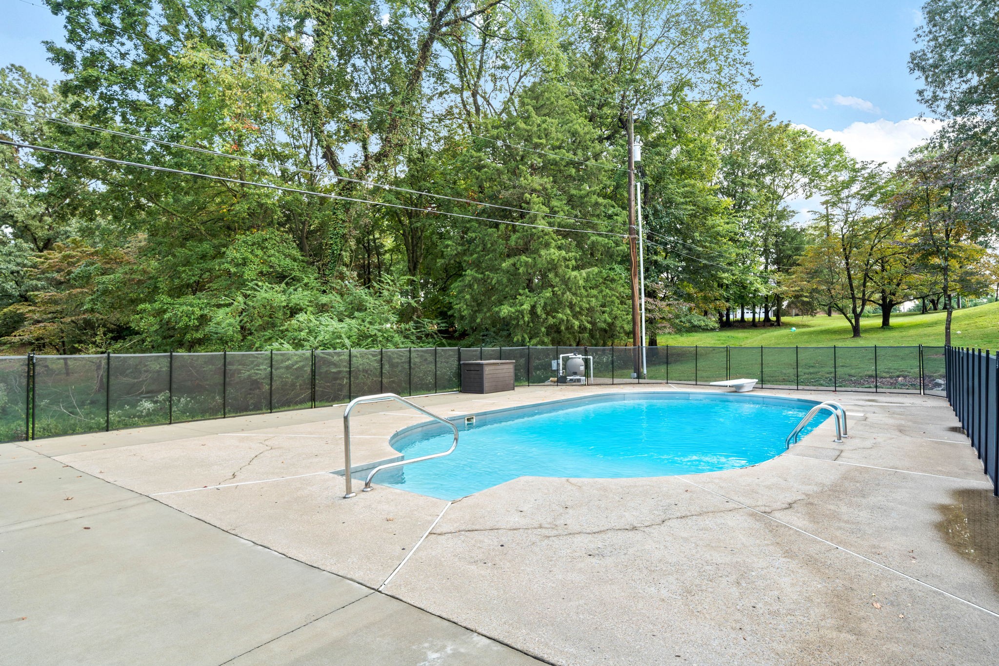 493 Georgetown Road Clarksville, TN 37043 - Photo 33 of 42 a swimming pool with view of trees in the background