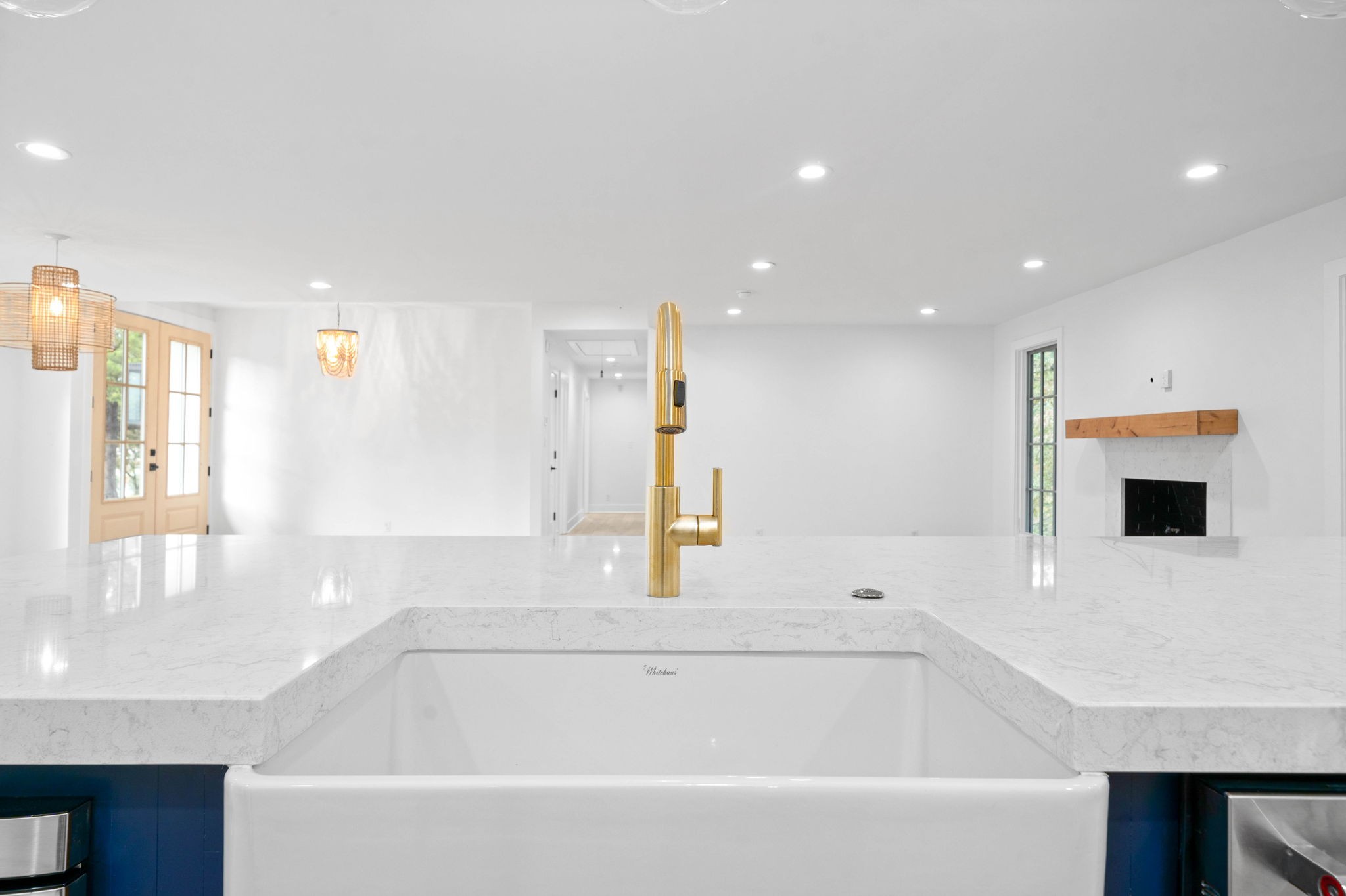 493 Georgetown Road Clarksville, TN 37043 - Photo 10 of 42 a bathroom with a bathtub and a sink