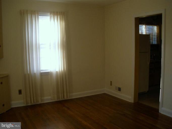 37 Clipper Road Essex, MD 21221 - Photo 3 of 8 Living Room