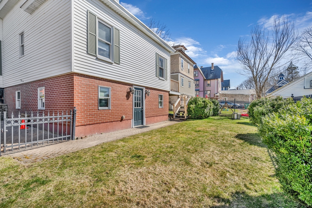 290 Chestnut Street Clinton, MA 01510 - Photo 5 of 42 Gallery Image 5