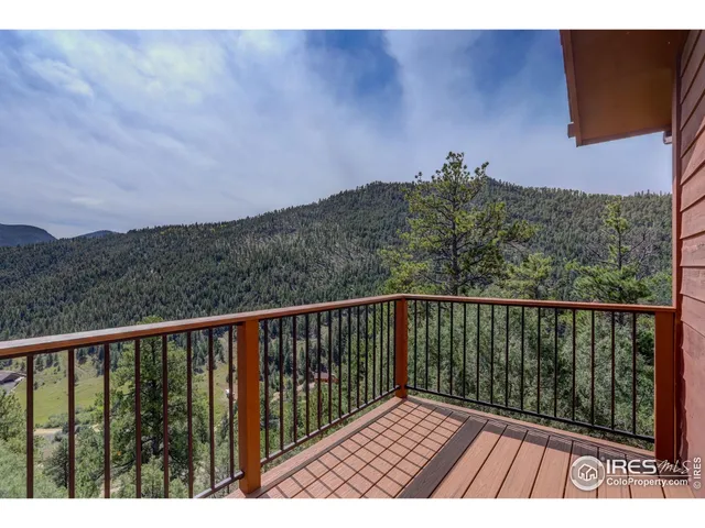 $840,500 | 575 Bulwark Ridge Drive, Glen Haven, CO 80532