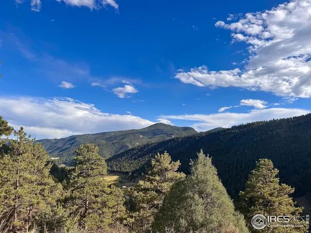 $840,500 | 575 Bulwark Ridge Drive, Glen Haven, CO 80532