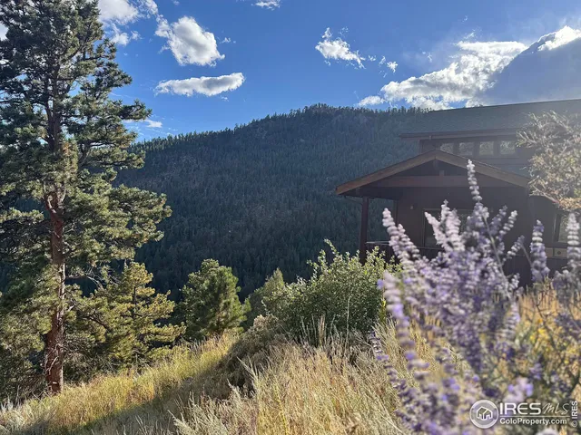 $840,500 | 575 Bulwark Ridge Drive, Glen Haven, CO 80532