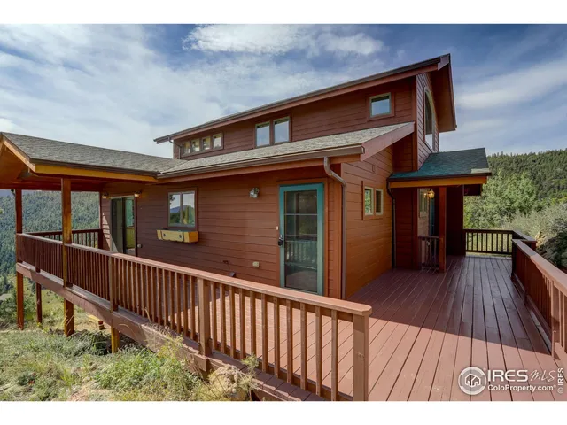 $840,500 | 575 Bulwark Ridge Drive, Glen Haven, CO 80532